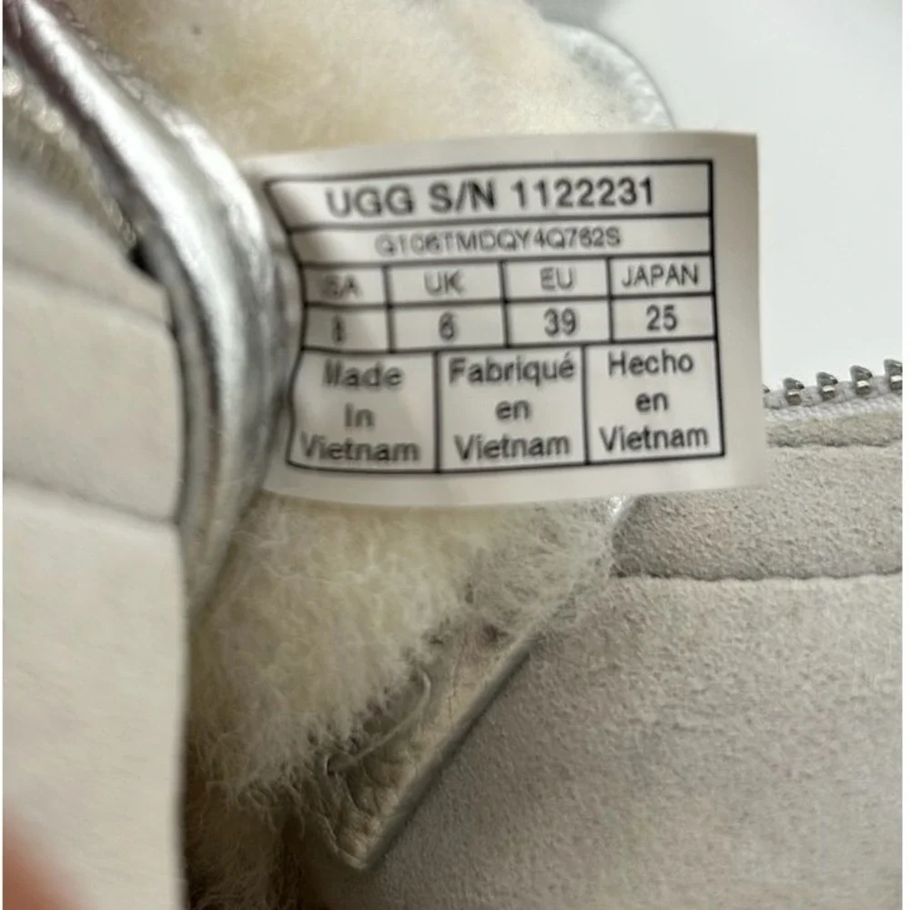 UGG Classic Mini Front Zip Boots Women's Size 8 Silver Metallic Leather Platform